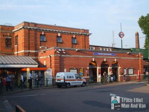 Golders Green station building